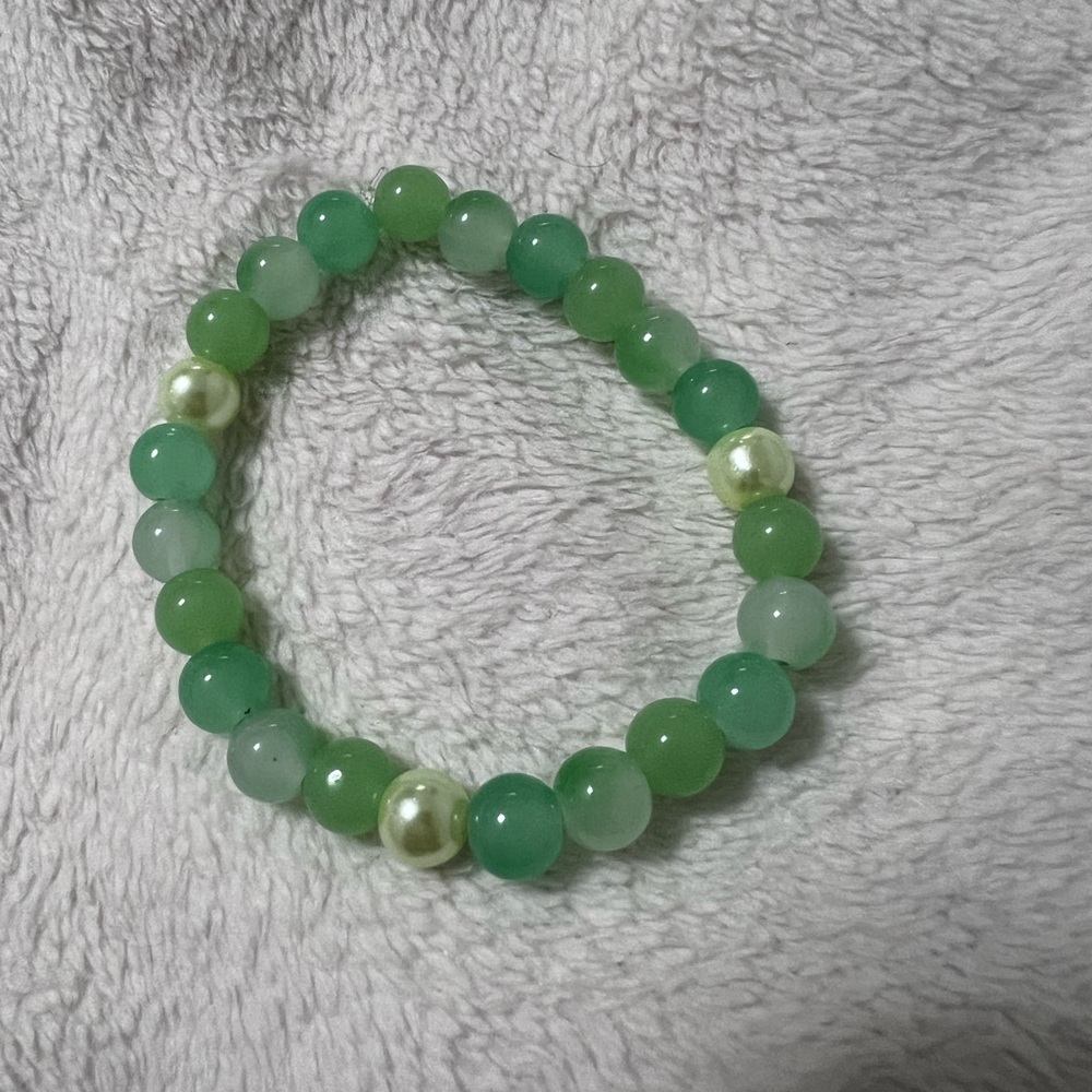 Lot of Four Shades of Green Beaded Bracelets, Size 7” - Picture 5 of 5